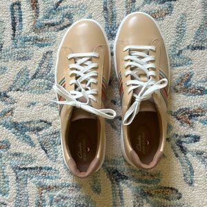 7.5 Clark’s sneakers